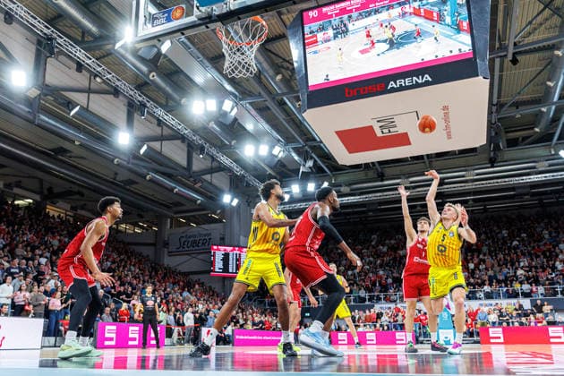 Ibi Watson (BMA365 Bamberg Baskets, 02), Norris Agbakoko (ALBA Berlin, 17), Ejiofor Onu (BMA365 Bamberg Baskets, 35), Zachary Ensminger (BMA365 Bamberg Baskets, 01), Sam Griesel (ALBA Berlin, 05), BMA365 Bamberg Baskets vs. ALBA Berlin, Basketball, easyCredit BBL, 20. Spieltag, 15.02.2026 BMA365 Bamberg Baskets vs. ALBA Berlin, Basketball, easyCredit BBL, 20. Spieltag, 15.02.2026 Bamberg Copyright: xEibner-Pressefoto G.xSantemizx EP_EER