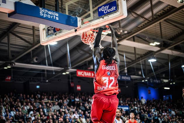 easycredit BBL Basketball Bundesliga 2025 2026 20. Spieltag 15.02.2026 Science City Jena vs FC Bayern München Basketball Wenyen Gabriel (Bayern) mit dem Dunking Sparkassen Arena