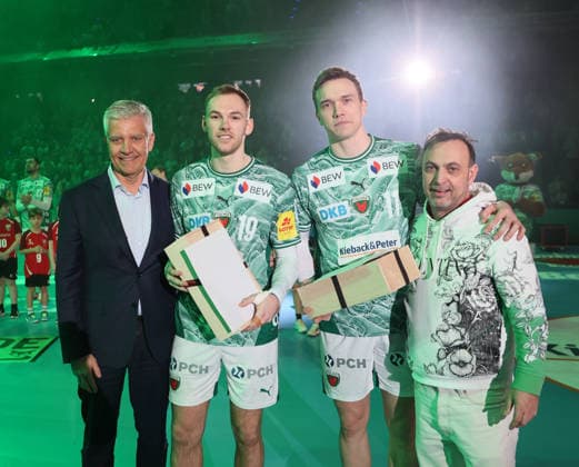 GER HBL Saison 2025 2026 FÜCHSE Berlin vs TV Stuttgart, 15.02.26, Max-Schmeling-Halle, Berlin, Frank STEFFEL (Füchse Berlin_Präsident), Welthndballer Mathias GIDSEL (Füchse Berlin 19), Lasse Bredekjaer ANDERSSON (Füchse Berlin 11), Bob HANNING (Füchse Berlin_Manager)