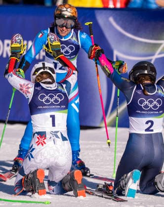 February 15, 2026, Cortina D ampezzo, Belluno, Italy: Norway s THEA LOUISE ST JERNESUND (left) and Sweden s SARA HECTOR (foreground right) shared the silver medal as they bow down to Gold Medal winner Italian Federica BRIGNONE after the action at the Women s Giant Slalom Run 1 at this Milano Cortina 2026 Olympics. Olympics 2026: Milano Cortina: Alpine Skiing: Women s  - ZUMAa35_ 20260215_oly_a35_023 Copyright: xDanielxA.xAndersonx