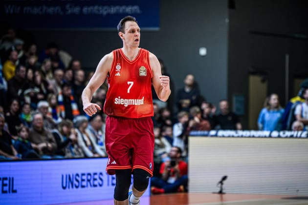 easycredit BBL Basketball Bundesliga 2025 2026 20. Spieltag 15.02.2026 Science City Jena vs FC Bayern München Basketball Johannes Voigtmann (Bayern) mit der Faust nacj einem erfolgreichen 3er, Portrait Sparkassen Arena
