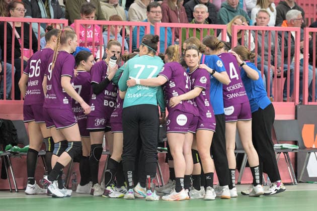 Kreis der TusSies vor dem Spiel TusSies Metzingen vs. SV Union Halle-Neustadt, Handball, Alsco HBF, 17.Ligaspieltag, Saison 2025 2026, 15.02.2026 TusSies Metzingen vs. SV Union Halle-Neustadt, Handball, Alsco HBF, 17.Ligaspieltag, Saison 2025 2026, 15.02.2026 Tuebingen Copyright: xEibner-Pressefoto TobiasxBaurx EP_TBR