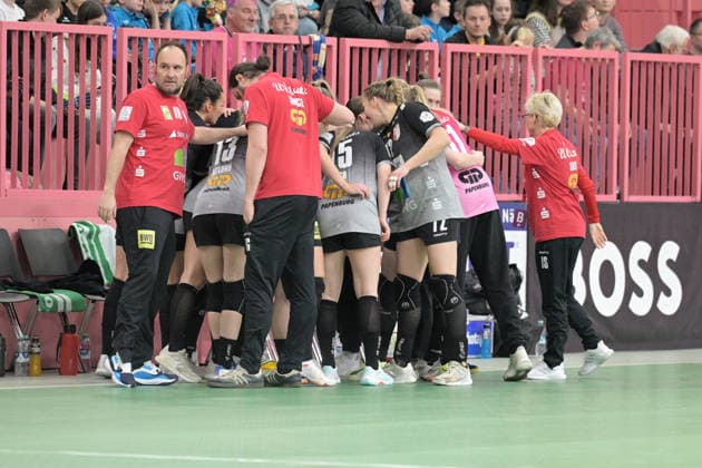 Kreis der Wildcats der SV Union Halle-Neustadt vor dem Spiel TusSies Metzingen vs. SV Union Halle-Neustadt, Handball, Alsco HBF, 17.Ligaspieltag, Saison 2025 2026, 15.02.2026 TusSies Metzingen vs. SV Union Halle-Neustadt, Handball, Alsco HBF, 17.Ligaspieltag, Saison 2025 2026, 15.02.2026 Tuebingen Copyright: xEibner-Pressefoto TobiasxBaurx EP_TBR