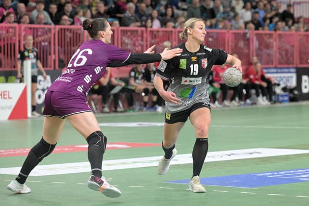 Lea Gruber (SV Union Halle-Neustadt, 19) gegen Svenja Huebner (TusSies Metzingen, 26) TusSies Metzingen vs. SV Union Halle-Neustadt, Handball, Alsco HBF, 17.Ligaspieltag, Saison 2025 2026, 15.02.2026 TusSies Metzingen vs. SV Union Halle-Neustadt, Handball, Alsco HBF, 17.Ligaspieltag, Saison 2025 2026, 15.02.2026 Tuebingen Copyright: xEibner-Pressefoto TobiasxBaurx EP_TBR