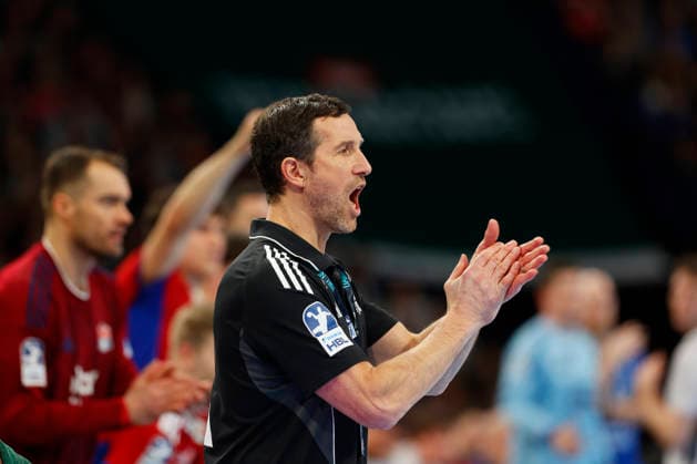 Handball 1. Handball-Bundesliga, DAIKIN HBL 2025 2026 - Handball Verein Hamburg (HSVH) vs. SG Flensburg-Handewitt Trainer Torsten Jansen (Hamburg) applaudiert, jubelt . Barclays Arena Hamburg Hamburg Foto: Frank Schoof