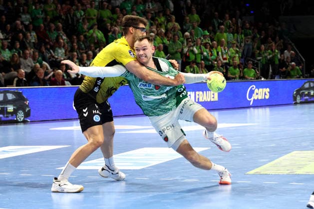 DEU, DHB, 1.HBL, Fuechse Berlin vs. TVB Stuttgart, 15.02.2026, Max-Schmeling-Halle, Berlin, DEU, DHB, 1.HBL, Fuechse Berlin vs. TVB Stuttgart, im Bild Mathias Gidsel (Fuechse Berlin 19), Antonio Serradilla(Stuttgart 5)