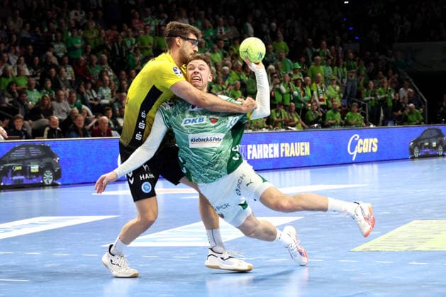 DEU, DHB, 1.HBL, Fuechse Berlin vs. TVB Stuttgart, 15.02.2026, Max-Schmeling-Halle, Berlin, DEU, DHB, 1.HBL, Fuechse Berlin vs. TVB Stuttgart, im Bild Mathias Gidsel (Fuechse Berlin 19), Antonio Serradilla(Stuttgart 5)