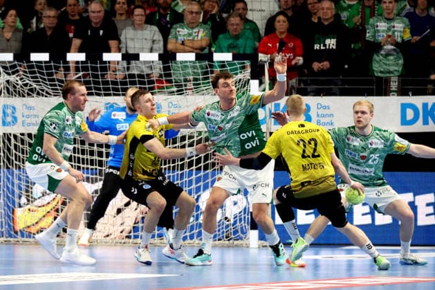 DEU, DHB, 1.HBL, Fuechse Berlin vs. TVB Stuttgart, 15.02.2026, Max-Schmeling-Halle, Berlin, DEU, DHB, 1.HBL, Fuechse Berlin vs. TVB Stuttgart, im Bild Max Darj (Fuechse Berlin 5), Nejc Cehte (Fuechse Berlin 22) , Matthes Langhoff (Fuechse Berlin 25), Torben Matzken (Stuttgart 22), Simone Mengon (Stuttgart 15)