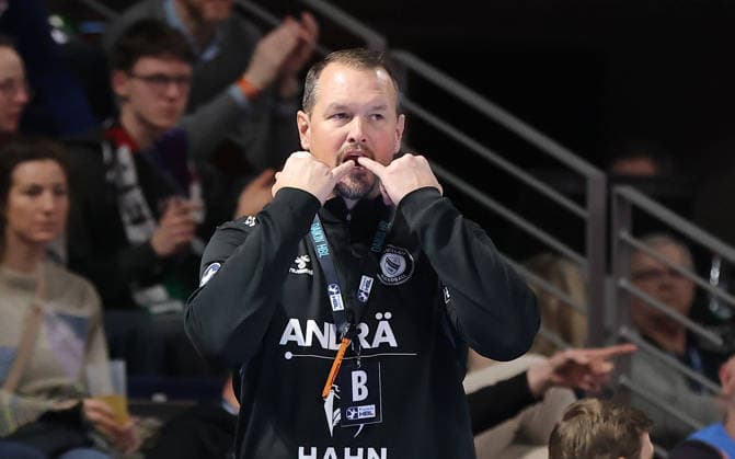 Trainer Misha Kaufmann Aktion Oberkörper Handball HBL Bundesliga Herren 21. Spieltag Saison 2025 2026 15.02.2026 Füchse Berlin vs TBV 1898 Stuttgart