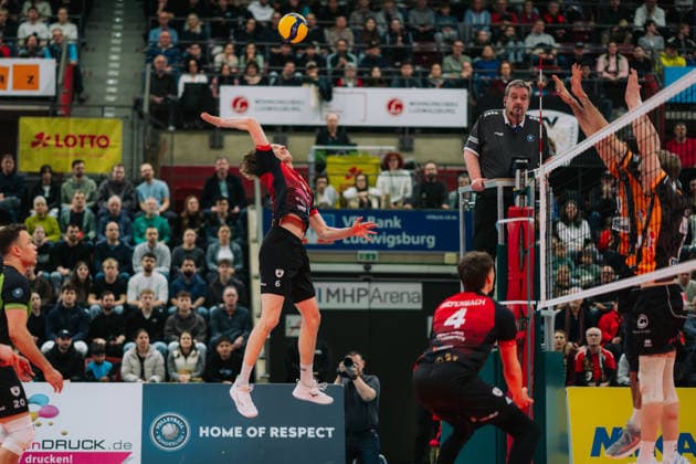 Ben-Simon Bonin (Barock Volleys MTV Ludwigsburg, 06) beim Angriff, Barock Volleys MTV Ludwigsburg vs. Berlin Recycling Volleys, Volleyball, 1. Bundesliga, 22. Spieltag, Saison 2025 2026, 15.02.2026, Barock Volleys MTV Ludwigsburg vs. Berlin Recycling Volleys, Volleyball, 1. Bundesliga, 22. Spieltag, Saison 2025 2026, 15.02.2026, Ludwigsburg Copyright: xEibner-Pressefoto LarsxNeumannx EP_LNN