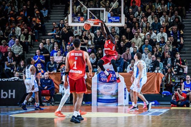 easycredit BBL Basketball Bundesliga 2025 2026 20. Spieltag 15.02.2026 Science City Jena vs FC Bayern München Basketball Wenyen Gabriel (Bayern) mit einem der zahlreichen Dunkingss Sparkassen Arena