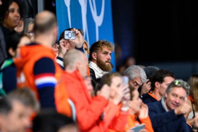 260215 Jake Paul, partner of Jutta Leerdam of Netherlands, in the stands after women s 500m Speed skating, Eisschnelllauf during day 9 of the 2026 Winter Olympics on February 15, 2026 in Milan. Photo: Carl Sandin BILDBYRAN kod CS CS0881 skridskor speed skating Olympic Games, Olympische Spiele, Olympia, OS olympics winter olympics os ol olympiska spel vinter-os olympiske leker milano cortina 2026 milan cortina 2026 milano cortina 2026 olympic games milano cortina 2026 winter olympic games milano cortina-os milano cortina-ol vinter-ol 9 bbeng dam *** 260215 Jake Paul, partner of Jutta Leerdam of Netherlands, in the stands after women s 500m speed skating during day 9 of the 2026 Winter Olympics on February 15, 2026 in Milan Photo Carl Sandin BILDBYRAN code CS CS0881 skates speed skating olympic games olympics winter olympics os ol olympic games winter os olympic games milano cortina 2026 milan cortina 2026 milano cortina 2026 olympic games milano cortina 2026 winter olympic games milano cortina os milano cortina ol winter ol 9 bbeng dam  Copyright: CARLxSANDIN BB260215CS061