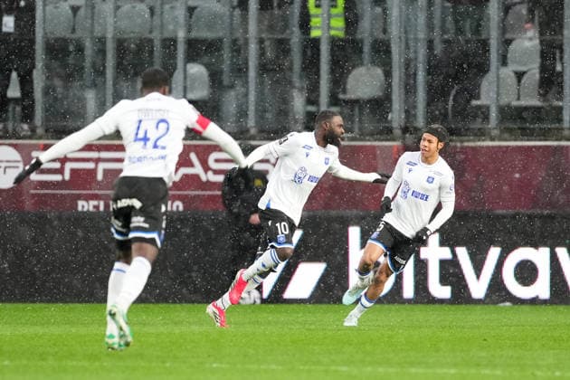 FC Metz v AJ Auxerre - Ligue 1 McDonald s 2025 2026 05 Kevin DANOIS (aja) - 10 Lassine SINAYOKO (aja) during the Ligue 1 McDonald s match between Metz and Auxerre at Stade Saint-Symphorien on February 15, 2026 in Metz, France. Metz France  Copyright: xFEPx 776348286