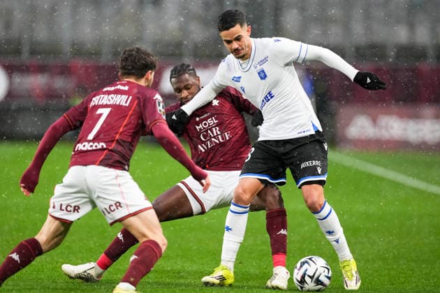 FC Metz v AJ Auxerre - Ligue 1 McDonald s 2025 2026 97 Fode BALLO TOURE (fcm) - 28 Romain FAIVRE (aja) during the Ligue 1 McDonald s match between Metz and Auxerre at Stade Saint-Symphorien on February 15, 2026 in Metz, France. Metz France  Copyright: xFEPx 776348286