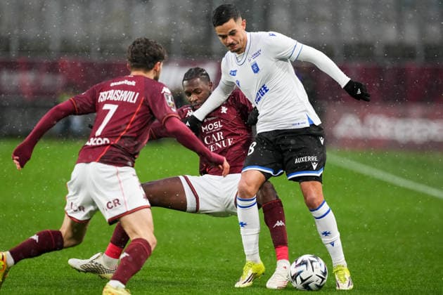 FC Metz v AJ Auxerre - Ligue 1 McDonald s 2025 2026 97 Fode BALLO TOURE (fcm) - 28 Romain FAIVRE (aja) during the Ligue 1 McDonald s match between Metz and Auxerre at Stade Saint-Symphorien on February 15, 2026 in Metz, France. Metz France  Copyright: xFEPx 776348286