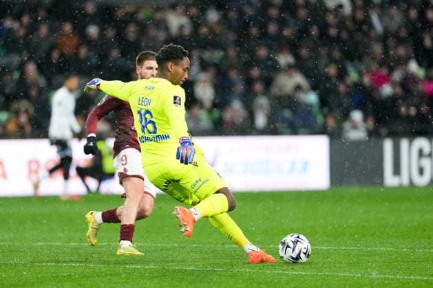 FC Metz v AJ Auxerre - Ligue 1 McDonald s 2025 2026 16 Donovan LEON (aja) during the Ligue 1 McDonald s match between Metz and Auxerre at Stade Saint-Symphorien on February 15, 2026 in Metz, France. Metz France  Copyright: xFEPx 776348286
