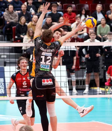 15.02.2026, Deutschland, Ludwigsburg Volleyball Barock Volleys MTV Ludwigsburg vs. Berlin Recycling Volleys, Jan Huber (LB, hinten)