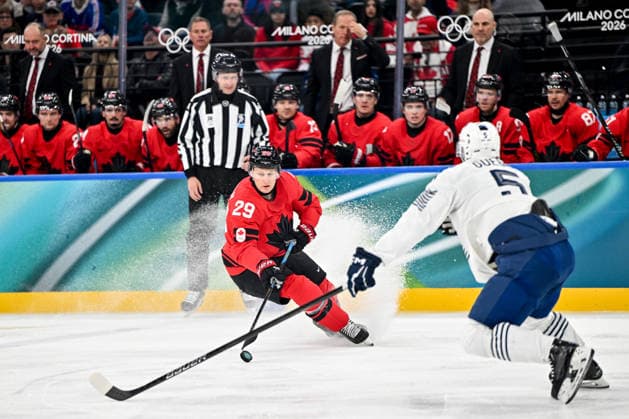 15 02 2026, Milano, Santa Giulia Ice hockey, Eishockey Arena, Winter Olympics: Canada - France (Ice Hockey), Nathan MacKinnon of Canada Milano Santa Giulia Ice Hockey Arena Lombardy Italy *** 15 02 2026, Milano, Santa Giulia Ice Hockey Arena, Winter Olympics Canada France Ice Hockey , Nathan MacKinnon of Canada Milano Santa Giulia Ice Hockey Arena Lombardy Italy Copyright: xJustPictures.ch AndreaxBrancax jp-en-AnBr-AB-AAB_478915022026
