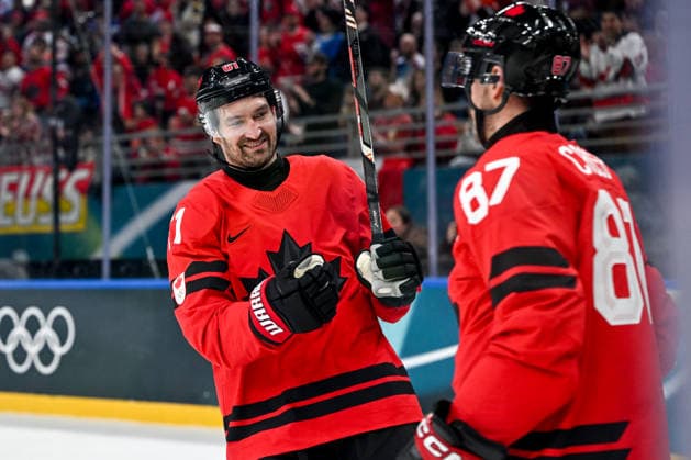 15 02 2026, Milano, Santa Giulia Ice hockey, Eishockey Arena, Winter Olympics: Canada - France (Ice Hockey), Mark Stone of Canada (L) celebrate with Sidney Crosby of Canada (R) Milano Santa Giulia Ice Hockey Arena Lombardy Italy *** 15 02 2026, Milano, Santa Giulia Ice Hockey Arena, Winter Olympics Canada France Ice Hockey , Mark Stone of Canada L celebrate with Sidney Crosby of Canada R Milano Santa Giulia Ice Hockey Arena Lombardy Italy Copyright: xJustPictures.ch AndreaxBrancax jp-en-AnBr-AB-AAB_568415022026