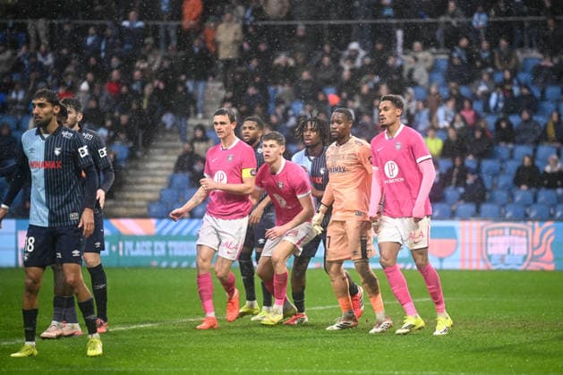 Le Havre Athletic Club v Toulouse FC - Ligue 1 McDonald s 2025 2026 02 Rasmus Schmidt NICOLAISEN (tfc) - 04 Charlie CRESSWELL (tfc) - 29 Stephan ZAGADOU (hac) - 77 Lionel MPASI NZAU (hac) - 20 EMERSONN Correia da Silva (tfc) during the Ligue 1 McDonald s match between Le Havre and Toulouse at Stade OcÃ ane on February 15, 2026 in Le Havre, France. Le Havre France  Copyright: xFEPx 776348283