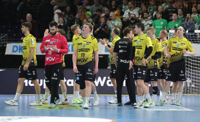 Stuttgarter Mannschaft enttäuscht nach Spielende Enttäuschung Handball HBL Bundesliga Herren 21. Spieltag Saison 2025 2026 15.02.2026 Füchse Berlin vs TBV 1898 Stuttgart