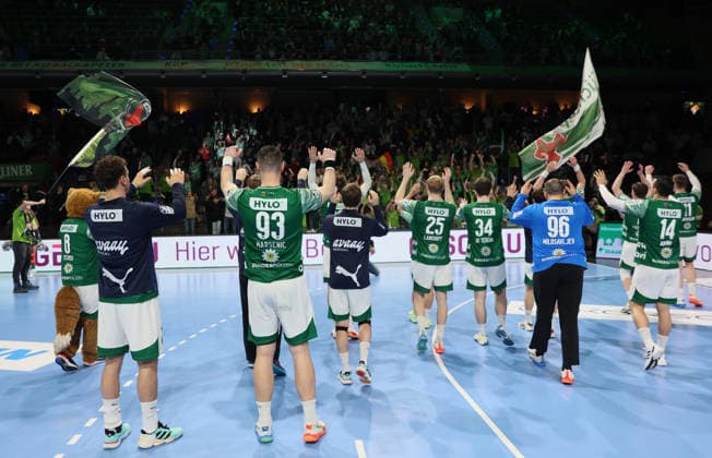 GER HBL Saison 2025 2026 FÜCHSE Berlin vs TV Stuttgart, 15.02.26, Max-Schmeling-Halle, Berlin, Dank an die Fans, Team FÜCHSE Berlin, Fanclub FÜCHSE POWER