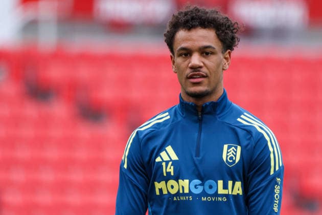 Stoke City v Fulham FC - Emirates FA Cup Fourth Round 25 26 Fulham s Oscar Bobb warming up before match against Stoke City - Emirates FA Cup Fourth Round 25 26 15.02.2026 Stoke Bet365 Stadium United Kingdom Copyright: xZacharyxLockex