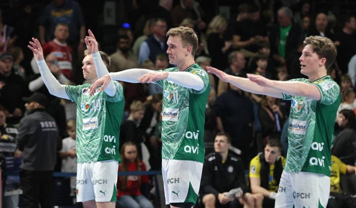 Mathias Gidsel, Lasse Andersson, Nils Lichtlein, Füchse Mannschaft jubelt nach Spielende Freude Emotion Jubel Handball HBL Bundesliga Herren 21. Spieltag Saison 2025 2026 15.02.2026 Füchse Berlin vs TBV 1898 Stuttgart