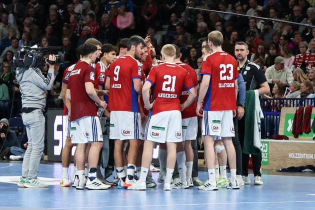2026.02.15 xfsx Handballl 1. Bundesliga Hamburger Sportverein Handball - SG Flensburg-Handewitt v.l. Die Mannschaft vom HSV Hamburg Handball macht eine Auszeit Copyright: HMBxMedia FernandoxSoares
