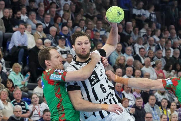 Felix Claar (SC Magdeburg) und Harald Reinkind (THW Kiel) kaempfen um den Ball, DAIKIN Handball Bundesliga, THW Kiel v SC Magdeburg, Wunderino Arena am 15. February 2026 in Kiel, Deutschland. (Foto von Marco Steinbrenner DeFodi Images) Felix Claar (SC Magdeburg) und Harald Reinkind (THW Kiel) battle for the ball, DAIKIN Handball Bundesliga, THW Kiel v SC Magdeburg, Wunderino Arena, February 15, 2026 in Kiel, Germany. (Photo by Marco Steinbrenner DeFodi Images) -