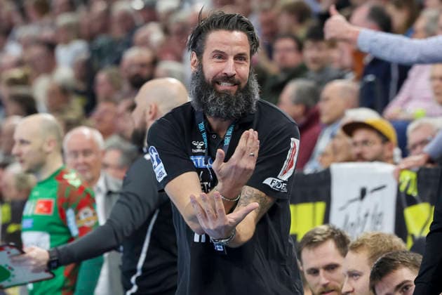 Trainer Bennet Wiegert (SC Magdeburg) gestikuliert, DAIKIN Handball Bundesliga, THW Kiel v SC Magdeburg, Wunderino Arena am 15. February 2026 in Kiel, Deutschland. (Foto von Marco Steinbrenner DeFodi Images) Trainer Bennet Wiegert (SC Magdeburg) gestures, DAIKIN Handball Bundesliga, THW Kiel v SC Magdeburg, Wunderino Arena, February 15, 2026 in Kiel, Germany. (Photo by Marco Steinbrenner DeFodi Images) -