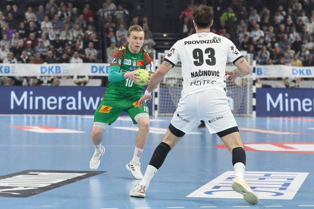 15.02.2026, xgox, Handball - Daikin HBL THW Kiel - SC Magdeburg emspor, v.l. Gisli Thorgeir Kristjansson (Magdeburg, 10) am Ball, plays the ball Kiel