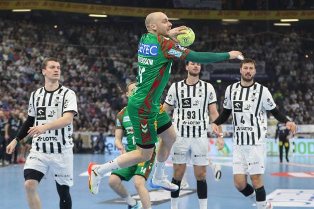 15.02.2026, xgox, Handball - Daikin HBL THW Kiel - SC Magdeburg emspor, v.l. Daniel Pettersson (Magdeburg, 11) wirft Tor, Torschuetze, erzielt Tor, Treffer, scores the goal Kiel