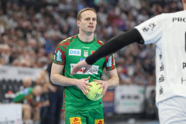 15.02.2026, xgox, Handball - Daikin HBL THW Kiel - SC Magdeburg emspor, v.l. Omar Ingi Magnusson (Magdeburg, 14) am Ball, plays the ball Kiel