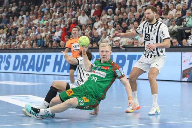 15.02.2026, xgox, Handball - Daikin HBL THW Kiel - SC Magdeburg emspor, v.l. Magnus Saugstrup (Magdeburg, 23) wirft Tor, Torschuetze, erzielt Tor, Treffer, scores the goal Kiel