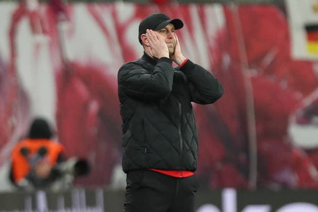 15.02.2026, xtgx, Fussball 1. Bundesliga, RB Leipzig - VfL Wolfsburg emspor, v.l. Ole Werner (Leipzig, Trainer) nach verpasster Chance enttaeuscht, enttäuscht, schaut enttaeuscht, niedergeschlagen, disappointed (DFL DFB REGULATIONS PROHIBIT ANY USE OF PHOTOGRAPHS as IMAGE SEQUENCES and or QUASI-VIDEO) Leipzig *** 15 02 2026, xtgx, Soccer 1 Bundesliga, RB Leipzig VfL Wolfsburg emspor, v l Ole Werner Leipzig, coach disappointed after missed chance, disappointed, looks disappointed, disappointed DFL DFB REGULATIONS PROHIBIT ANY USE OF PHOTOGRAPHS as IMAGE SEQUENCES and or QUASI VIDEO Leipzig