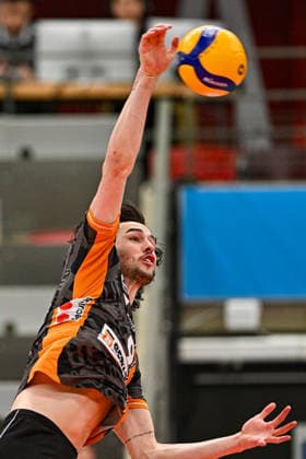 VBL MTV Ludwigsburg - BR Recycling Volleys 15.02.2026 Volleyball, 1. Bundesliga, Herren, Saison 2025 26, Barock Volleys MTV Ludwigsburg (in Rot-Schwarz) vs Berlin Recycling Volleys (in Orange-Schwarz), Nolan Flexen, Copyright: xBEAUTIFULxSPORTS TomxBlochx