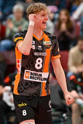 VBL MTV Ludwigsburg - BR Recycling Volleys 15.02.2026 Volleyball, 1. Bundesliga, Herren, Saison 2025 26, Barock Volleys MTV Ludwigsburg (in Rot-Schwarz) vs Berlin Recycling Volleys (in Orange-Schwarz), Benjamin Kirsch, Copyright: xBEAUTIFULxSPORTS TomxBlochx