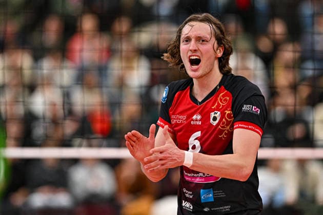 VBL MTV Ludwigsburg - BR Recycling Volleys 15.02.2026 Volleyball, 1. Bundesliga, Herren, Saison 2025 26, Barock Volleys MTV Ludwigsburg (in Rot-Schwarz) vs Berlin Recycling Volleys (in Orange-Schwarz), Ben-Simon Bonin, Copyright: xBEAUTIFULxSPORTS TomxBlochx