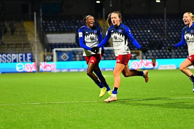 RECORD DATE NOT STATED Paulina Bartz (37; Hamburger SV) und Magou Doucoure (2; Hamburger SV) laufen gemeinsam in Aktion GPFBL: TSG Hoffenheim - Hamburger SV Copyright: xMichaelxGelhardtx