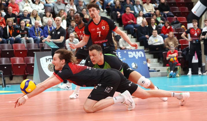 15.02.2026, Deutschland, Ludwigsburg Volleyball Barock Volleys MTV Ludwigsburg vs. Berlin Recycling Volleys, v.l. Ben-Simon Bonin, Jeffrey Klok, Tim Köpfli (LB)