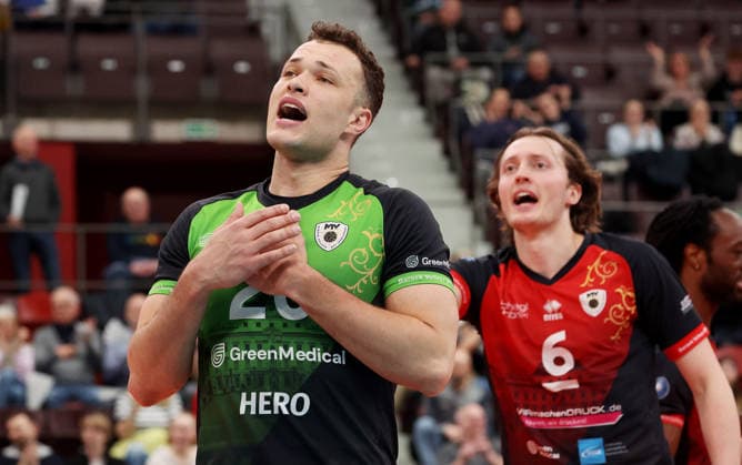 15.02.2026, Deutschland, Ludwigsburg Volleyball Barock Volleys MTV Ludwigsburg vs. Berlin Recycling Volleys, v.l. Jeffrey Klok, Ben-Simon Bonin (LB) enttäuscht