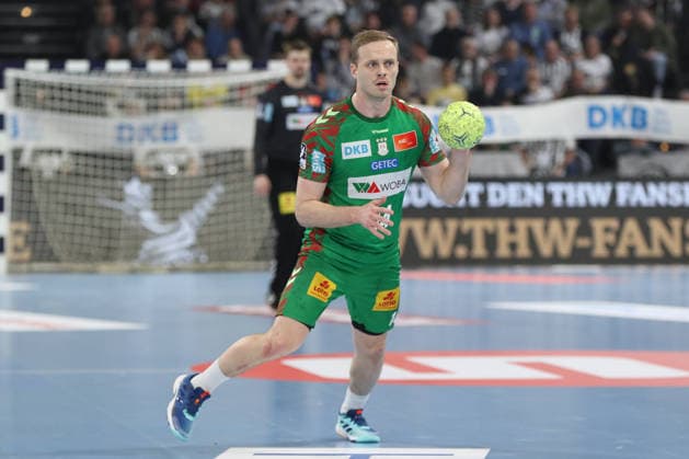 15.02.2026, xgox, Handball - Daikin HBL THW Kiel - SC Magdeburg emspor, v.l. Omar Ingi Magnusson (Magdeburg, 14) am Ball, plays the ball Kiel