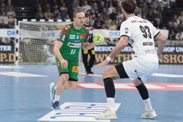 15.02.2026, xgox, Handball - Daikin HBL THW Kiel - SC Magdeburg emspor, v.l. Omar Ingi Magnusson (Magdeburg, 14), Veron Nacinovic (Kiel, 93) Zweikampf, Duell, Kampf, tackle Kiel