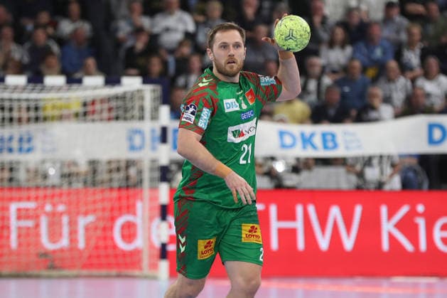 15.02.2026, xgox, Handball - Daikin HBL THW Kiel - SC Magdeburg emspor, v.l. Albin Lagergren (Magdeburg, 21) am Ball, plays the ball Kiel