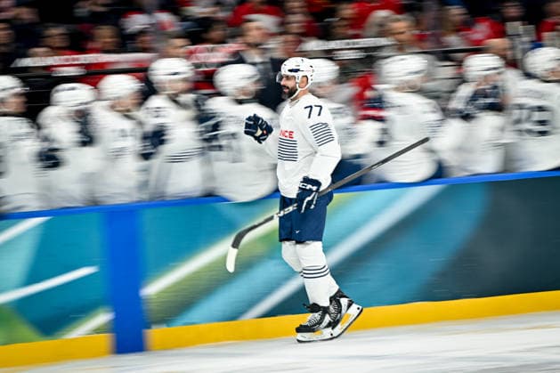 15 02 2026, Milano, Santa Giulia Ice hockey, Eishockey Arena, Winter Olympics: Canada - France (Ice Hockey), Sacha Treille of France celebrate his goal Milano Santa Giulia Ice Hockey Arena Lombardy Italy *** 15 02 2026, Milano, Santa Giulia Ice Hockey Arena, Winter Olympics Canada France Ice Hockey , Sacha Treille of France celebrate his goal Milano Santa Giulia Ice Hockey Arena Lombardy Italy Copyright: xJustPictures.ch AndreaxBrancax jp-en-AnBr-AB-AAB_587115022026