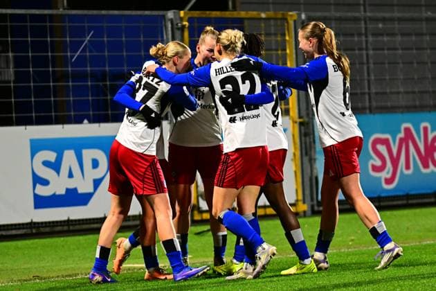 RECORD DATE NOT STATED Svea Stoldt (8; Hamburger SV) jubelt mit Teamkolleginnen nach Tor GPFBL: TSG Hoffenheim - Hamburger SV Copyright: xMichaelxGelhardtx