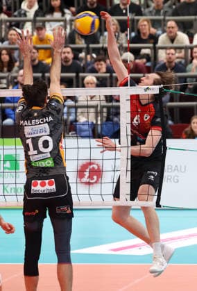 15.02.2026, Deutschland, Ludwigsburg Volleyball Barock Volleys MTV Ludwigsburg vs. Berlin Recycling Volleys, Ben-Simon Bonin (LB, rechts)