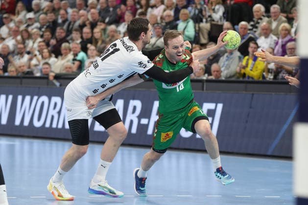 15.02.2026, xgox, Handball - Daikin HBL THW Kiel - SC Magdeburg emspor, v.l. Hendrik Pekeler (Kiel, 61), Omar Ingi Magnusson (Magdeburg, 14) Zweikampf, Duell, Kampf, tackle Kiel