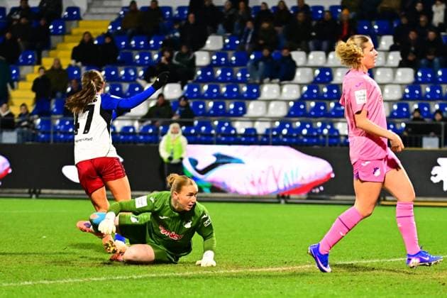 RECORD DATE NOT STATED Laura Dick (1; TSG Hoffenheim) pariert den Schuss, während Emilie Byrnak (3; TSG Hoffenheim) die Abwehr sichert GPFBL: TSG Hoffenheim - Hamburger SV Copyright: xMichaelxGelhardtx